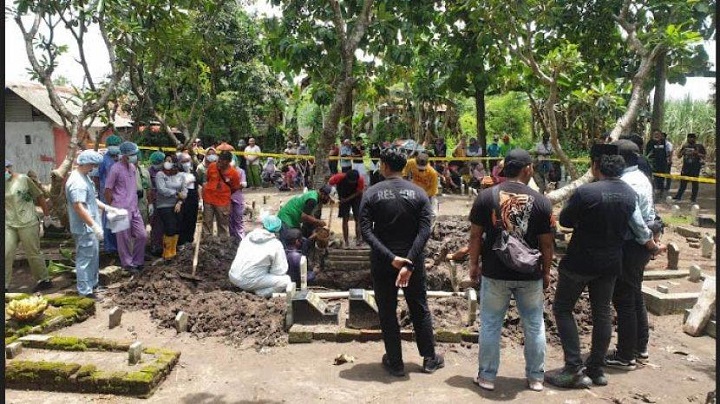 Diduga Korban Penganiayaan Senior, Makam Mahasiswa Poltekpel Surabaya Dibongkar