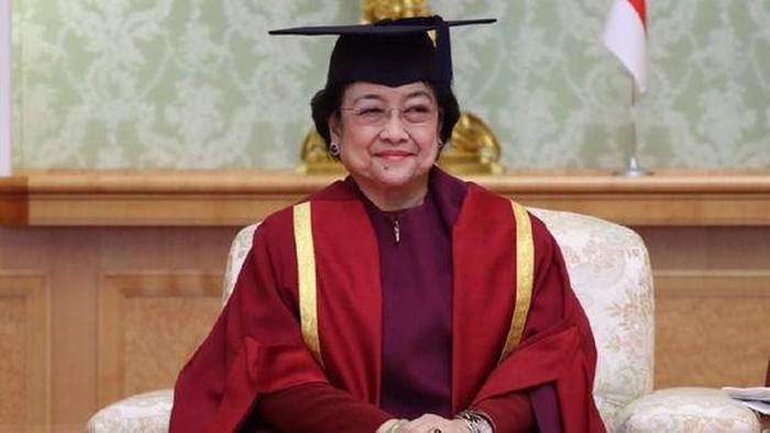 Megawati, dapat Profesor Kehormatan Dr (HC), Publik Mengusik