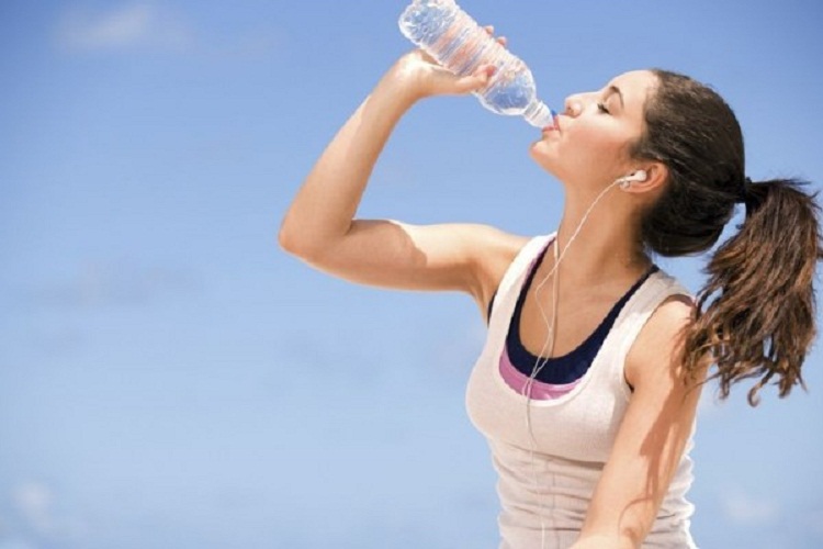 Minum Air 8 Gelas Tiap Sehari Turunkan Risiko Gagal Jantung