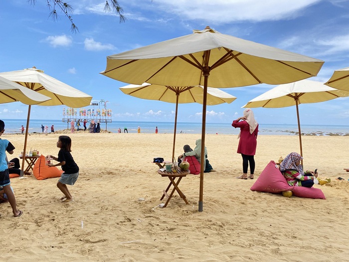 Pantai Lon Malang, Vitamin Sea Terbaru di Utara Madura
