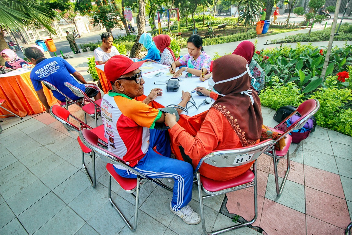 Omicron Melambung, Kader Kesehatan di Surabaya Malah Dipangkas