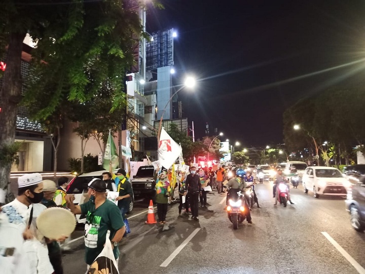 Ratusan Pendukung MA-Mujiaman Berjejer Sepanjang Jalan Basra