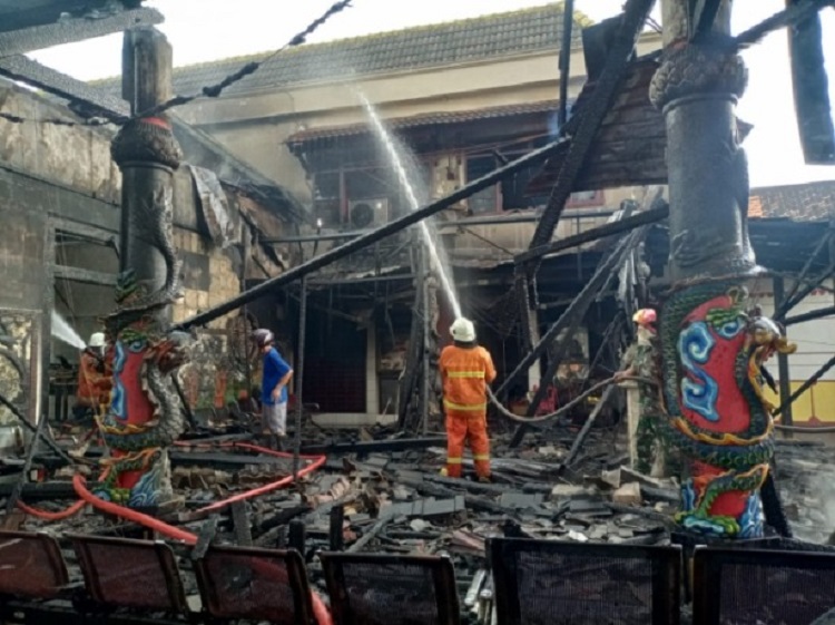Klenteng Berusia Ratusan Tahun di Mojosari Hangus Terbakar, Sebanyak 5 PMK Dikerahkan