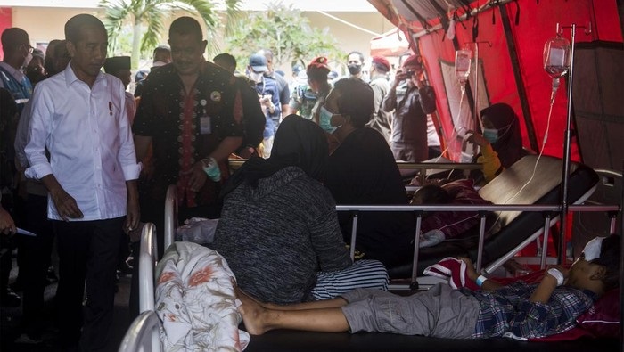 Presiden Jokowi Tinjau Gempa Cianjur, yang Meninggal Hampir 300 Orang
