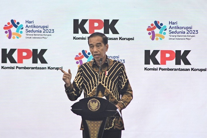 Jokowi Ditarik PAN, Ditawari Golkar, Pilih Keluarga
