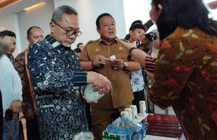 Sejahterakan Petani, Mendag Zulhas Tingkatkan Produktivitas Kelapa Lampung