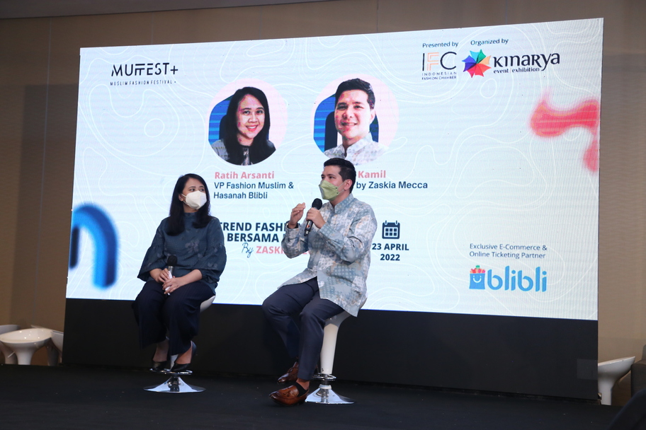 Ratih Arsanti, VP Fashion Muslim & Hasanah Blibli dan Haykal Kamil, CEO ZM Zaskia Mecca dalam acara MUFFEST+ talkshow: