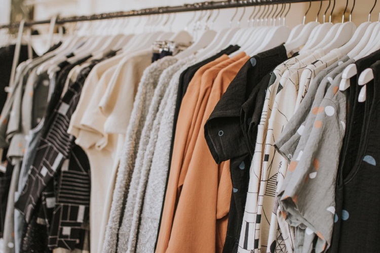 Raup Puluhan Juta dari Bisnis Baju Online Shop