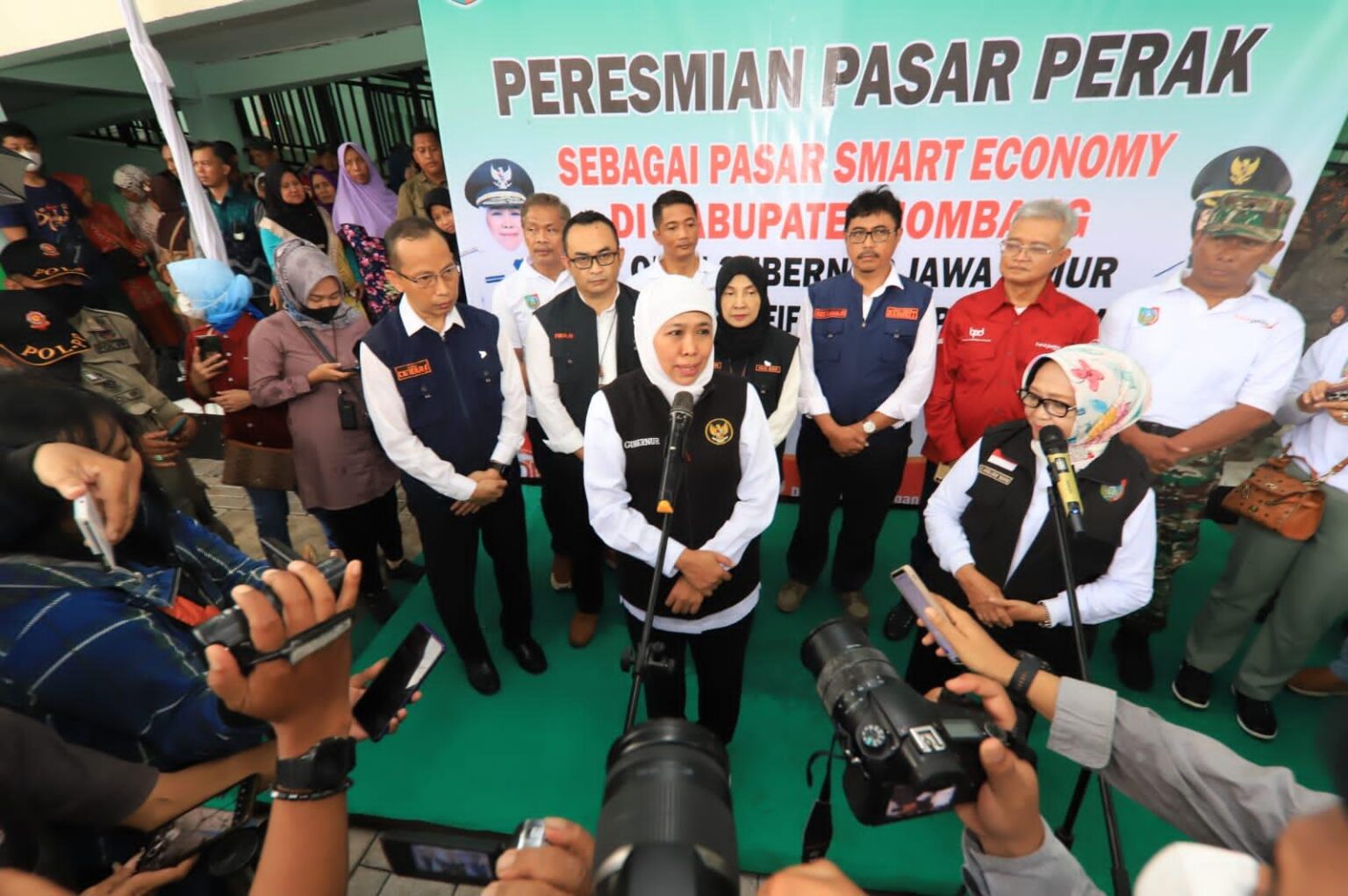 Gubernur Khofifah Resmikan Pasar Perak di Jombang