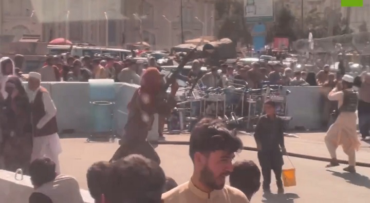 Taliban Tembaki Warga yang Mau Kabur di Bandara Kabul