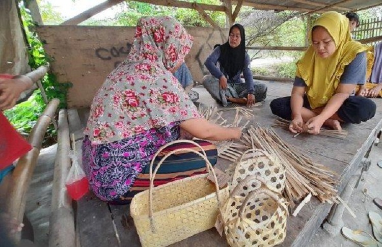 Masyarakat Desa Tegalmaja Sulap Bambu Jadi Lebih Dari 30 Produk Kerajinan