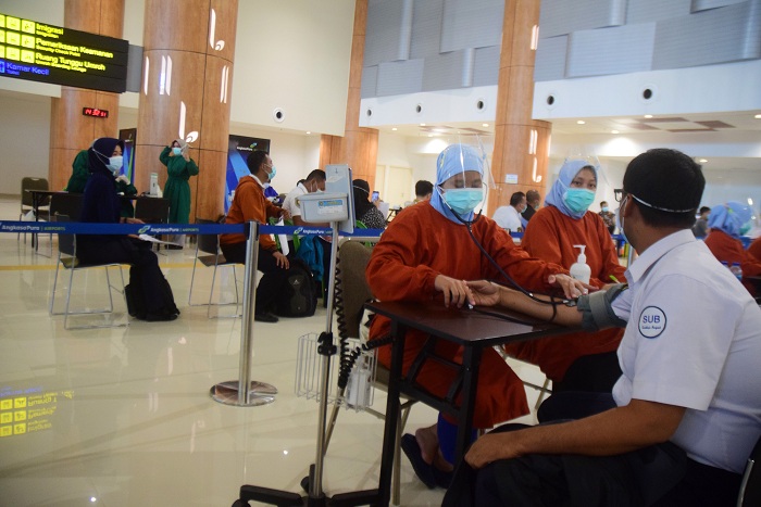 Bandara Juanda Lakukan Vaksinasi Tahap Pertama