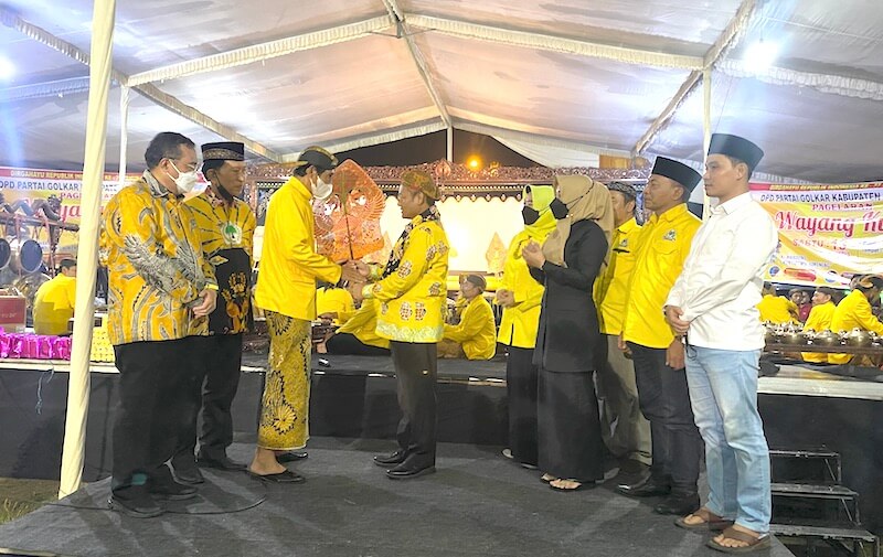 Gelar Wayang Kulit di Mojokerto, Partai Golkar Jatim Ajak Teladani Lakon Kuntodewo Jumeneng