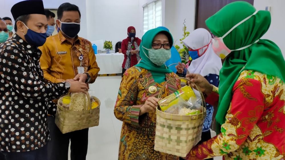 Bupati Jombang Serahkan Bantuan 1005 Paket Sembako dari Baznas 