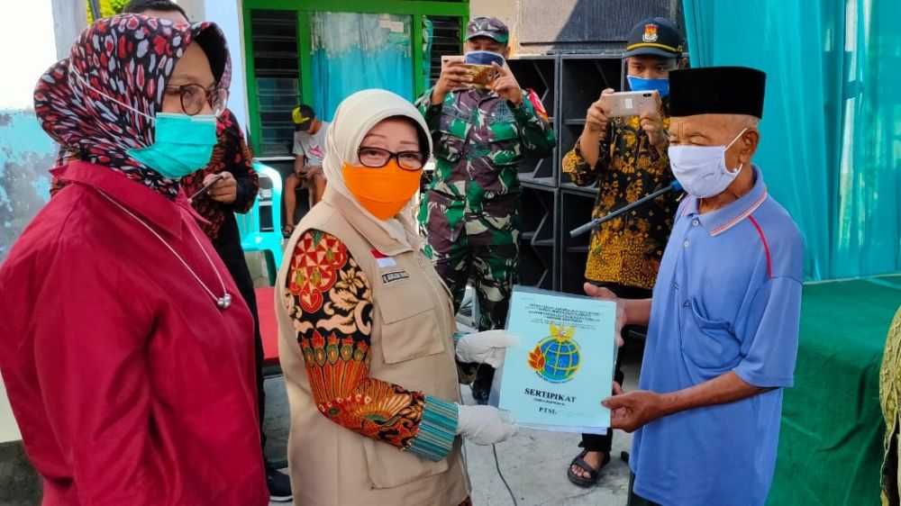 Sebanyak Seribu Sertifikat Program PTSL di Jombang Dibagikan ke Warga