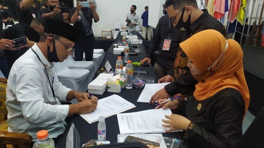 Hari Pertama Pendaftaran, KPU Kabupaten Kediri Terima Satu Bapaslon