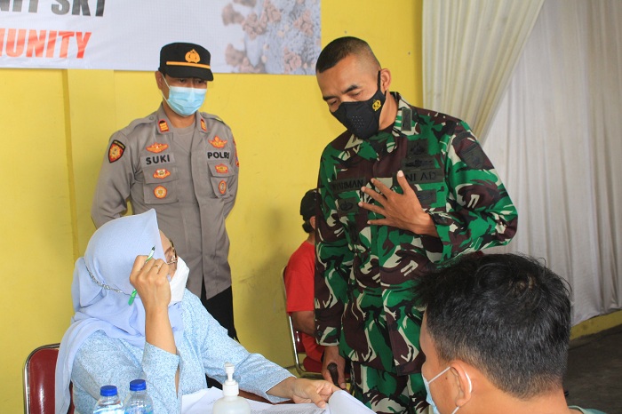 Kapolres Pasuruan Tinjau Vaksinasi Kolaborasi di KUD Sumberejo Kecamatan Sukorejo