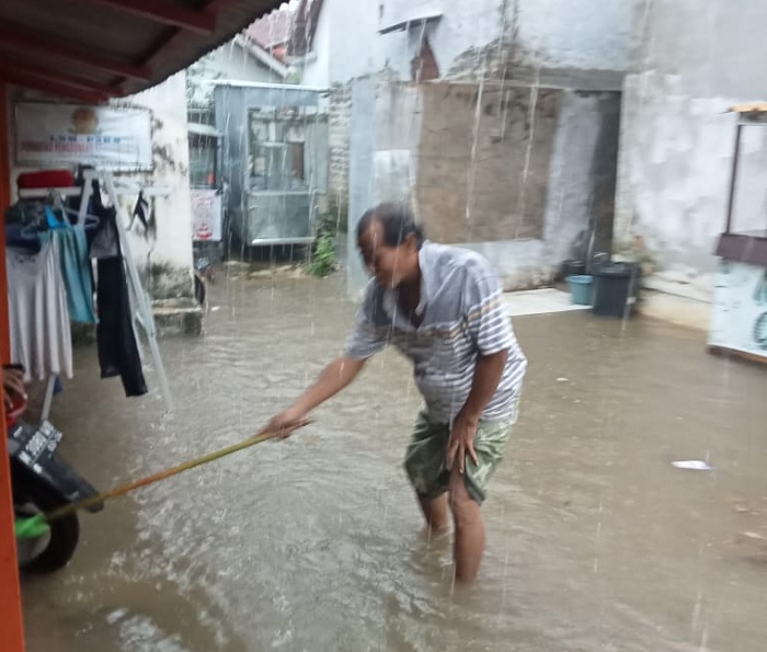 Kurang Lebih 5 Jam Diguyur Hujan, Kota Sumenep Banjir