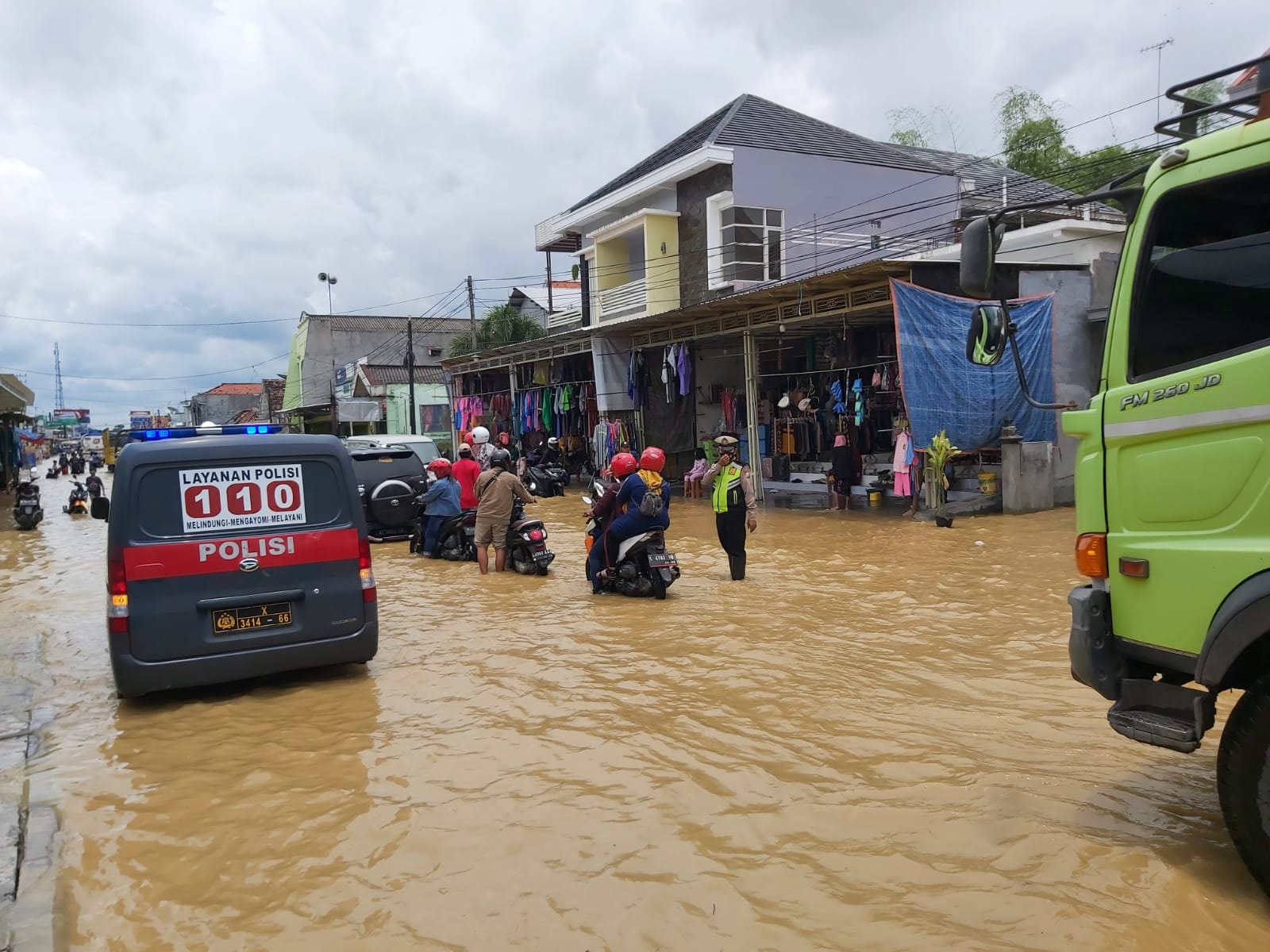 Musibah Tahunan, Banjir Kembali Genang 2 Kecamatan di Bangkalan