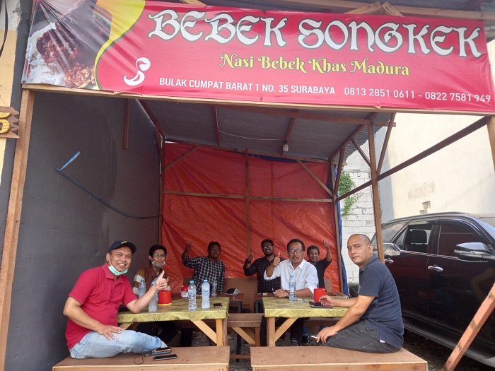 Nasi Bebek Songkek Harta Karun yang Tersimpan di Pojok Kampung