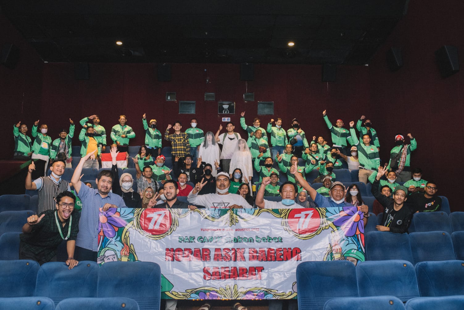 Rayakan HUT ke-77 RI, Ratusan Mitra Pengemudi Grab di 6 Kota Nonton Film Besutan Sineas Indonesia