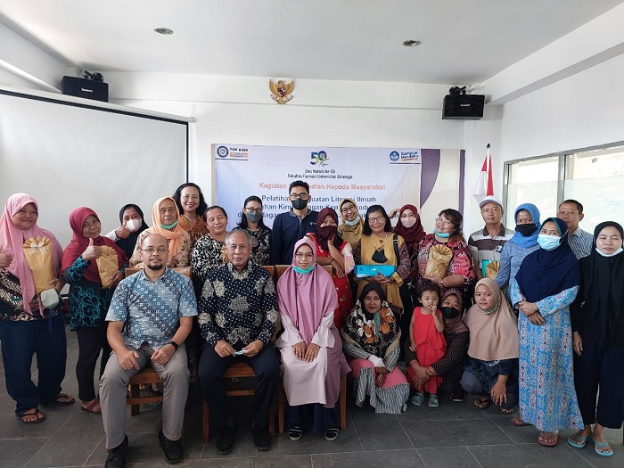 Dukung Pemkot Surabaya Majukan Sentra Ikan Bulak, Farmasi Unair Beri Pelatihan ke Produsen