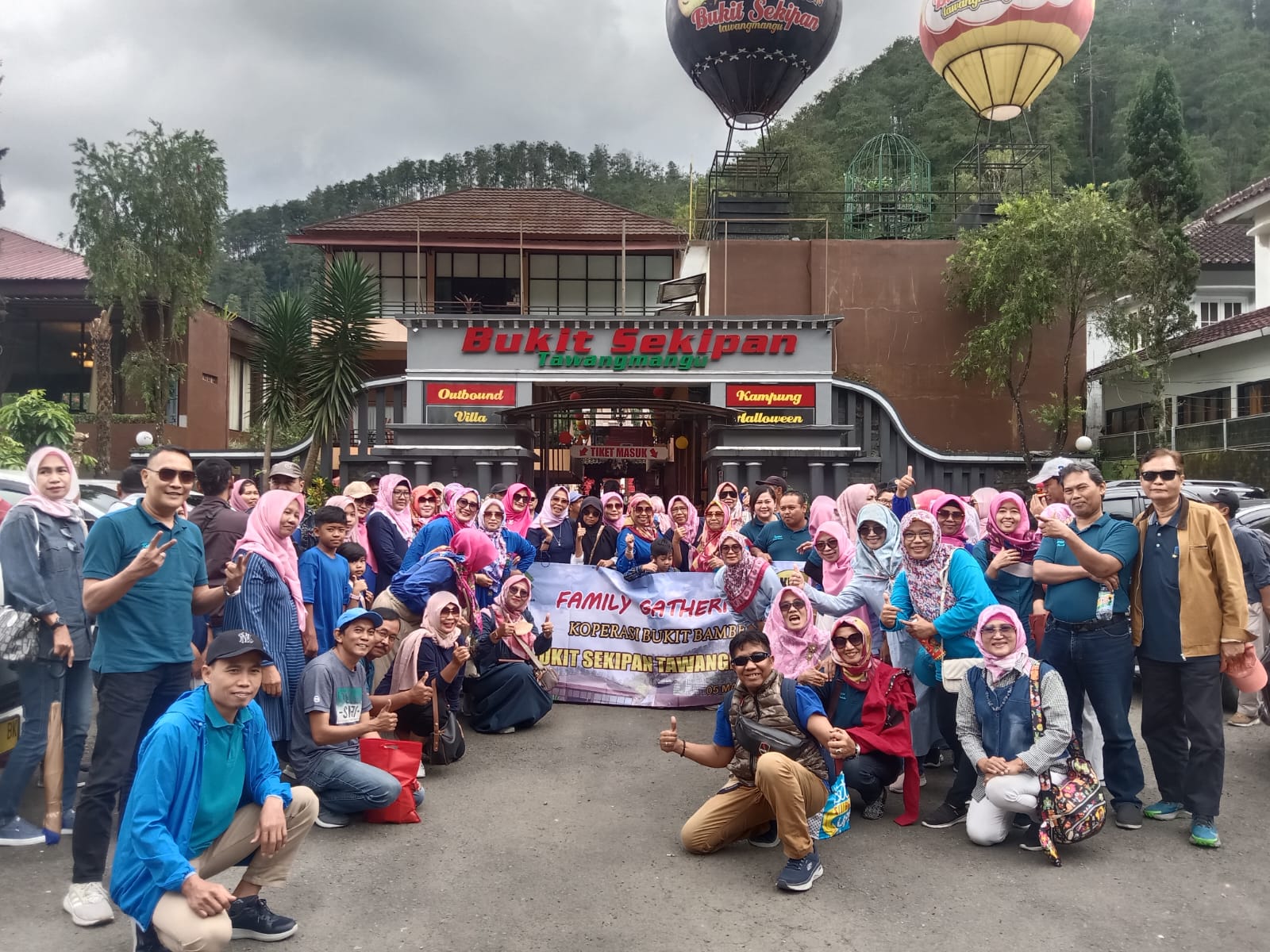 Anggota Koperasi Bukit Bambe Berwisata ke Bukit Sekipan Tawangmangu Jateng
