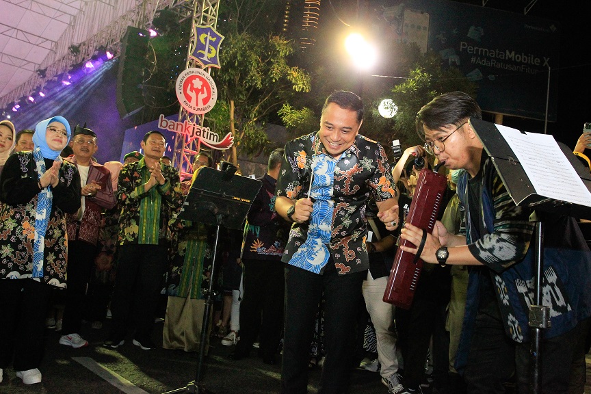 Ribuan Warga Kota Surabaya Meriahkan Event "Karnaval Nang Tunjungan"