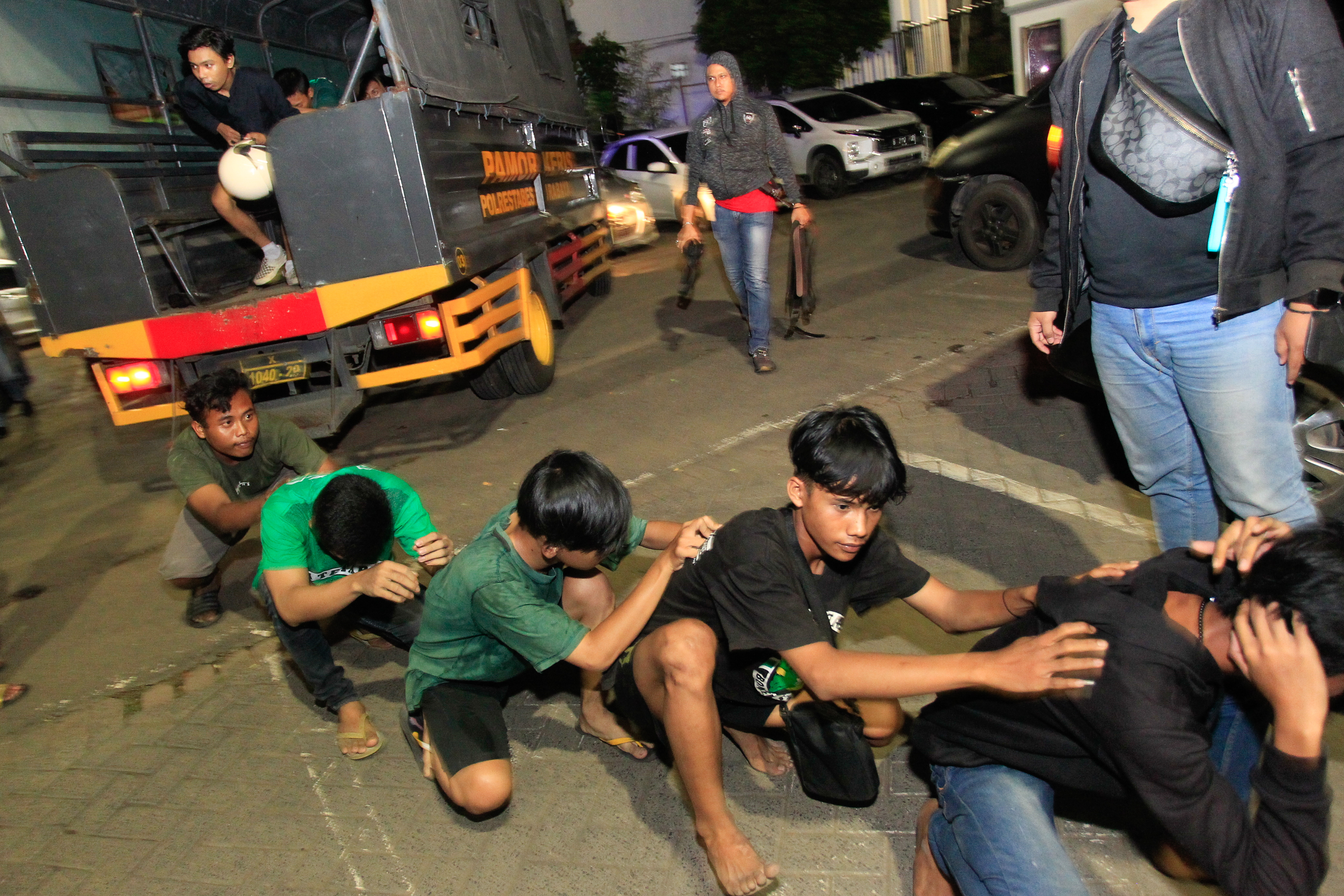 Hendak Tawuran, 26 Pemuda di Surabaya Ditangkap Polisi