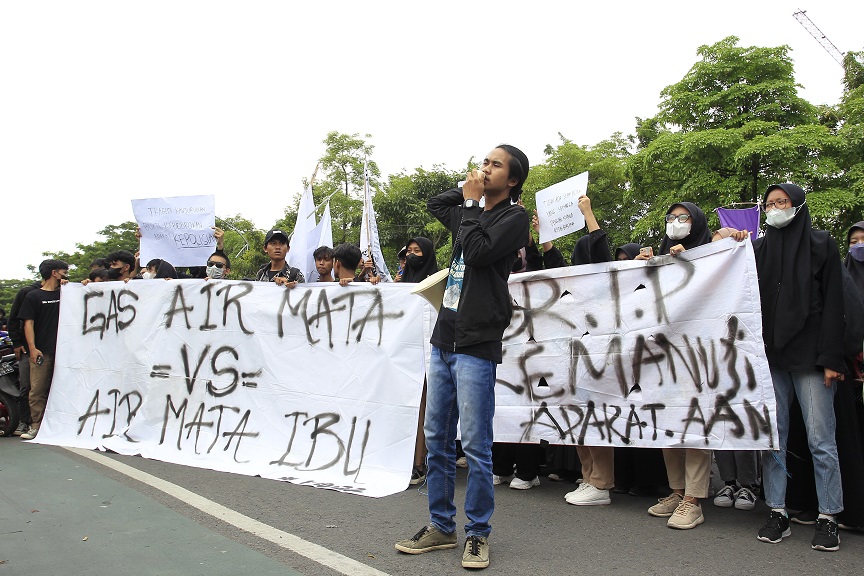 Buntut Tragedi Kanjuruhan, Mahasiswa UINSA Demo Desak Kapolda Jatim Dicopot
