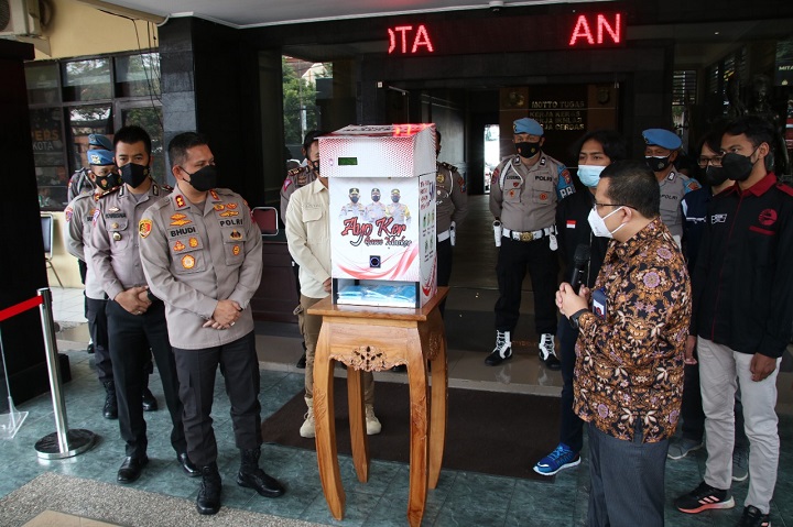 Pertama di Indonesia, Polresta Malang Kota Luncurkan Dispenser Masker