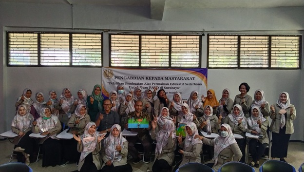 Prodi Teknologi Pendidikan UNESA Gelar Pelatihan Pembuatan Alat Permainan Edukatif Sederhana bagi Guru PAUD di Surabaya