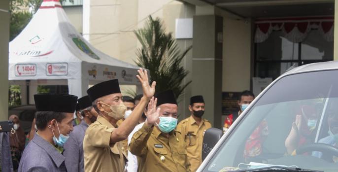 Wabup Gus Mujib Berangkatkan 7 Kafila Menuju FASI di Palembang