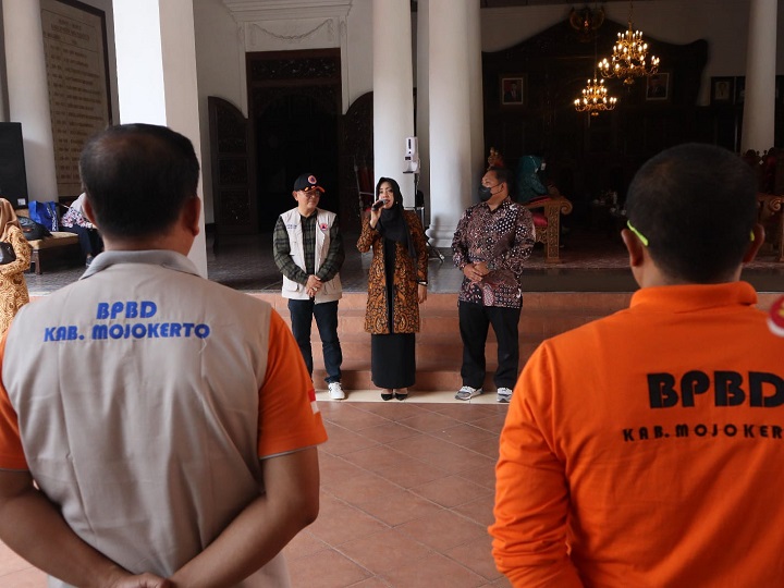 Bupati Mojokerto Kembali Berangkatkan Bansos untuk Warga Cianjur Terdampak Gempa