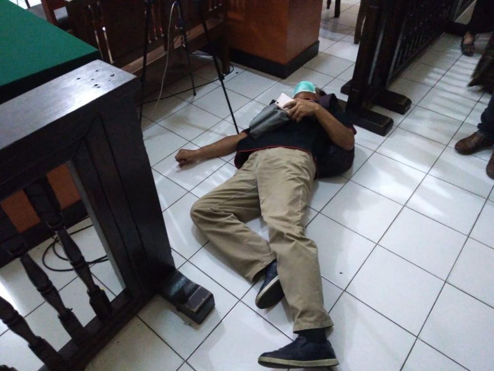 Heboh! Pengunjung PN Surabaya Ambruk di Ruang Sidang