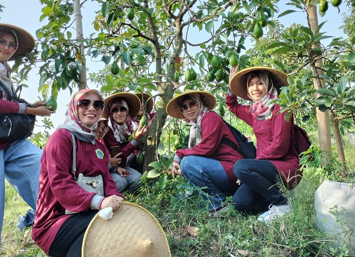 Kembangkan Agrowisata, Pemdes Bulangan Studi Tiru ke Desa Jambu Kediri