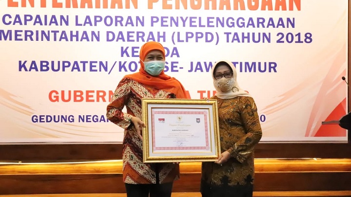 Capaian LPPD Peringkat Lima Se-Jatim, Kabupaten Jombang Raih Penghargaan