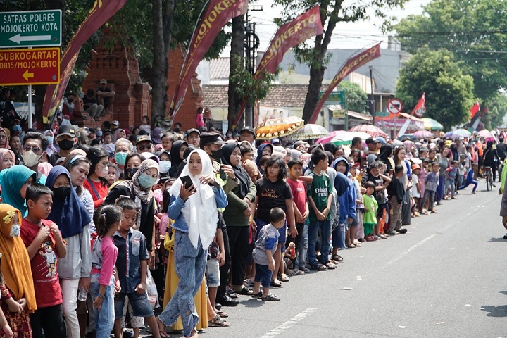 Karnaval Kota Mojokerto Sedot Perhatian Warga