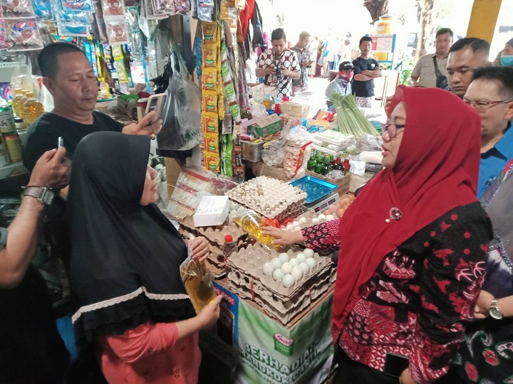 Wabup Gresik Sidak Minyak Goreng di Pasar Tradisional