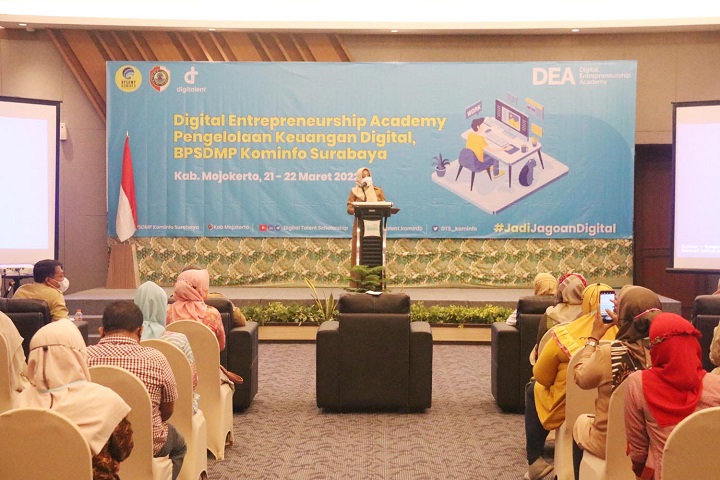 Buka Pelatihan DEA, Bupati Ikfina Dukung Akselerasi Transformasi Digital Menuju Digitalisasi UMKM Kabupaten Mojokerto