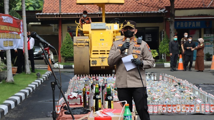 Ribuan Botol Minuman Keras, Barang Bukti Narkotika, serta Knalpot Brong Dimusnahkan di Polres Pasuruan