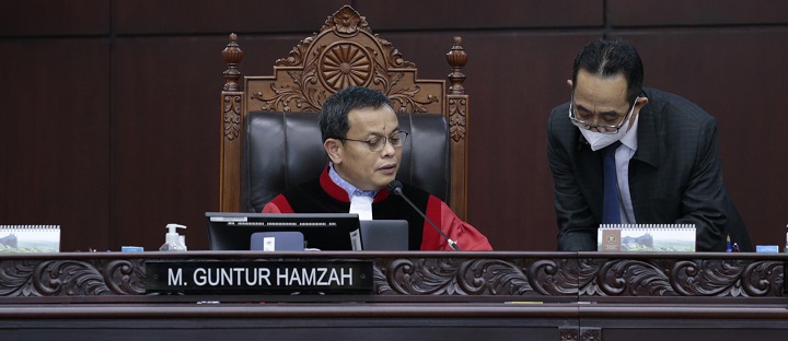 Hakim MK Antusias SIM di Indonesia Berlaku Seumur Hidup