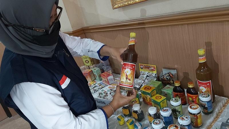 BPOM Surabaya Musnahkan BB dan Makanan Ilegal Senilai Rp 2 M