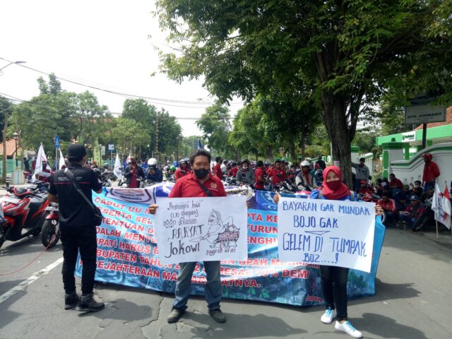 Buruh di Jombang Demo Tuntut Verifikasi Ulang