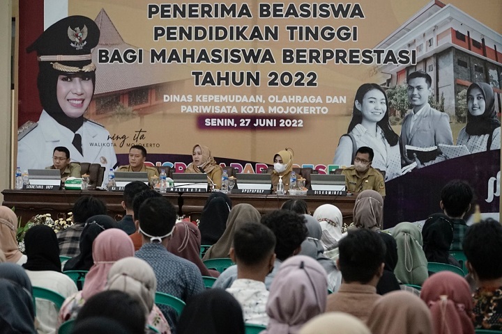Beri Paparan Mahasiswa Penerima Beasiswa, Wali Kota Ingatkan Semboyan Jasmerah