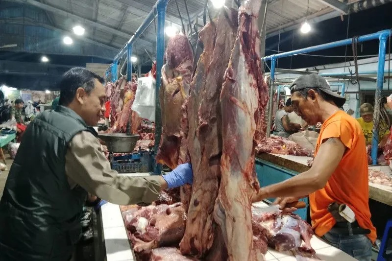 Dispertan Banyuwangi Cek Kondisi Daging Sapi di Pasaran