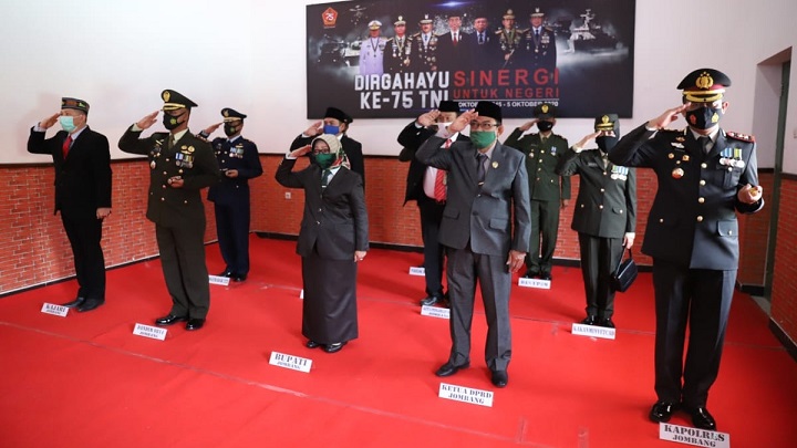 Bupati Jombang Ikuti Upacara Peringatan HUT TNI Ke-75 secara Virtual