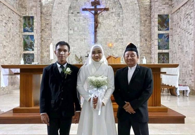 MA Resmi Larang Pernikahan Beda Agama, Netizen: ''Kalau Mau Bebas ke Luar Negeri Saja''