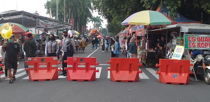 Masyarakat Keluhkan Ulah Jukir Nakal di Area Parkir Pasar Murah, Kasat Sabhara bersama Dishub Kota Blitar Lakukan Penyisiran