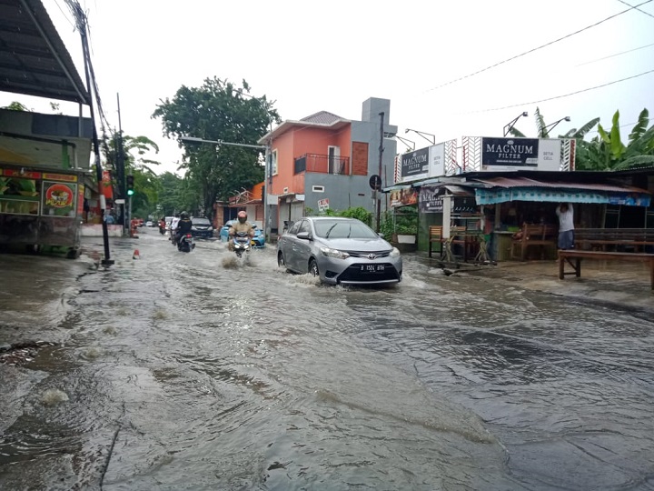 Hujan Deras, Surabaya Tergenang